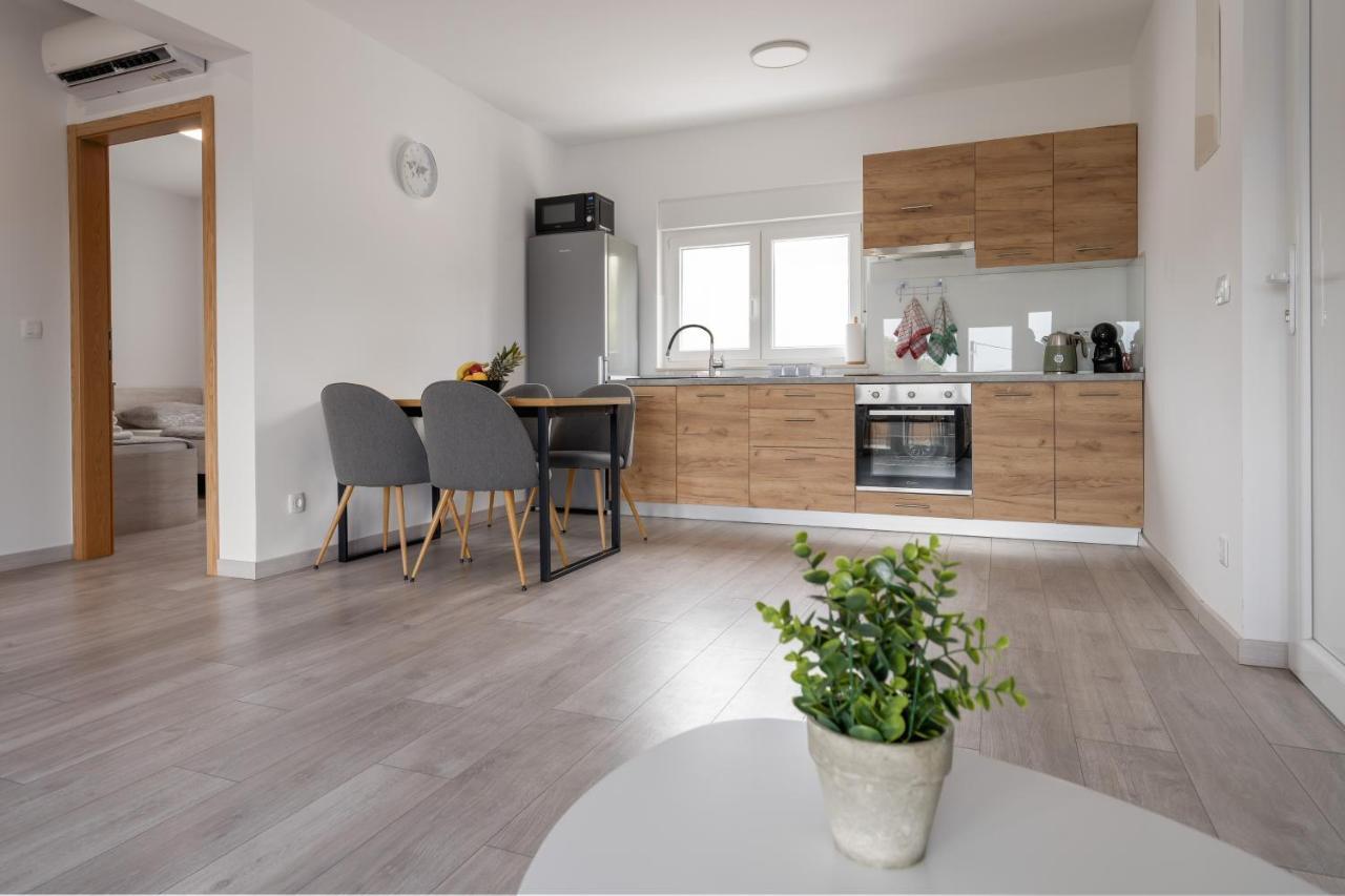 Apartmani Villa Ruby Linardici ภายนอก รูปภาพ