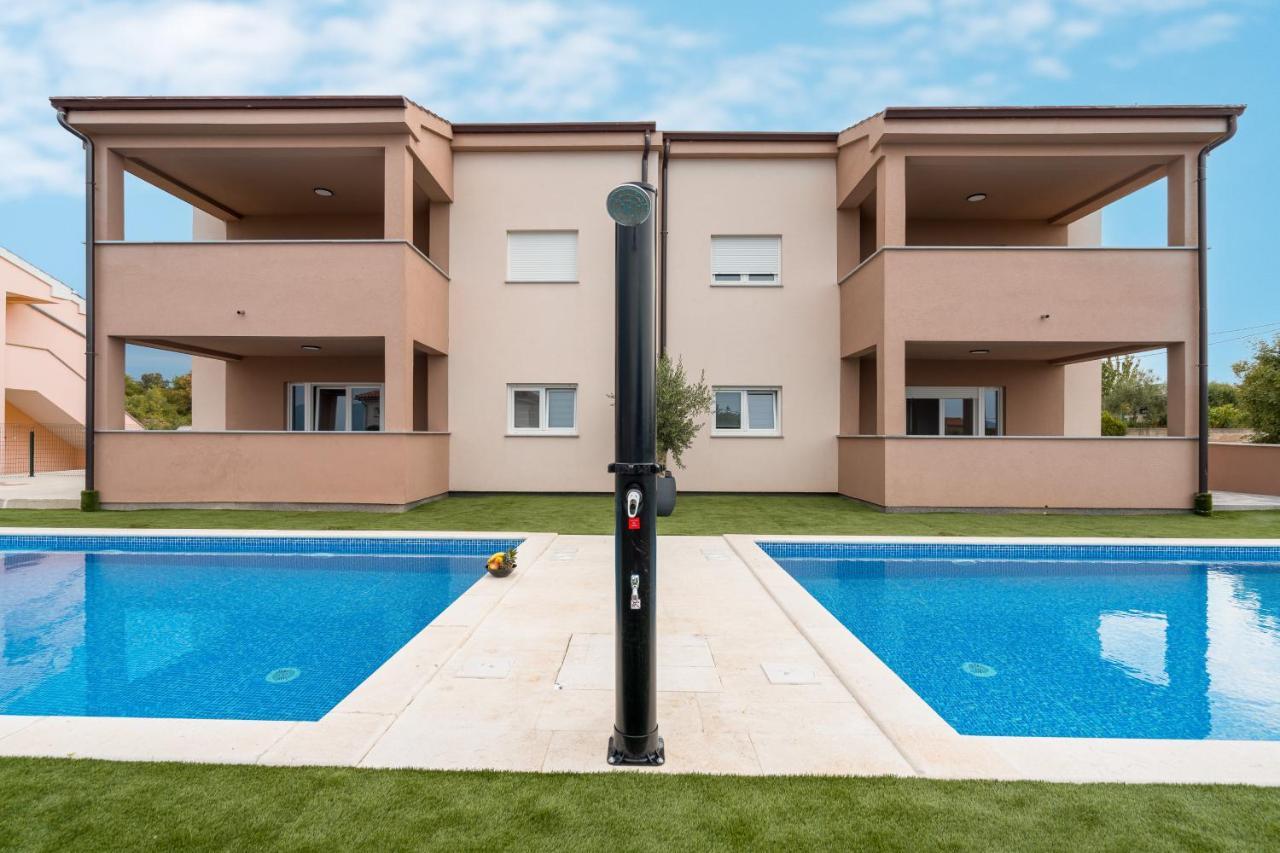 Apartmani Villa Ruby Linardici ภายนอก รูปภาพ